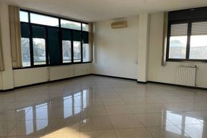 Immobile di 102 m² a Imola
