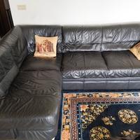 Divano letto in pelle nera