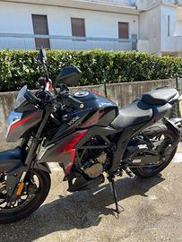 Voge brivido 300 r