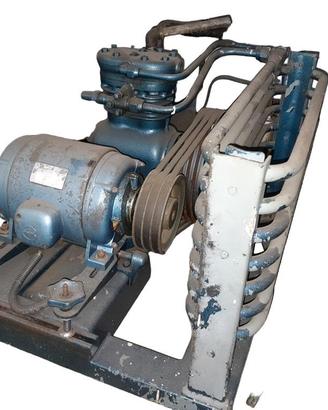 Compressore A Cinghie Storico - Antico