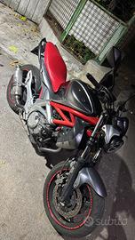 Moto Suzuki Gladius 650