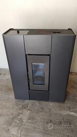 Stufa a pellet Free Point modello Roxi