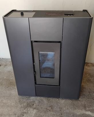 Stufa a pellet Free Point modello Roxi