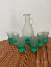 Bicchieri liquore con caraffa