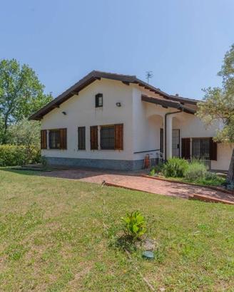 Villa di 230 m² con più di 5 locali a Garlenda