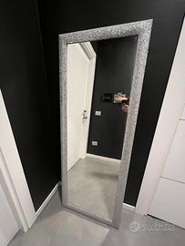 Specchio con cornice glitterata argento