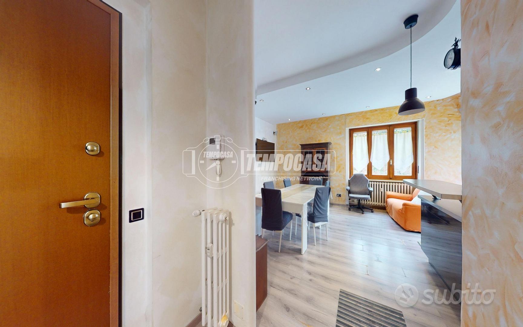 SPLENDIDO TRILOCALE CON BOX AUTO - ZONA RESIDENZIA - Vista 4