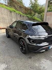 PORSCHE MACAN GTS