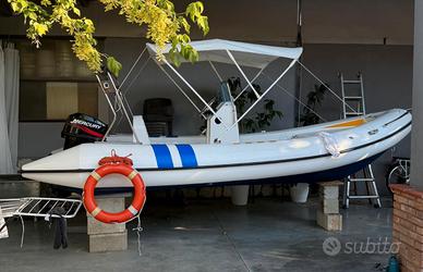 Gommone in vetro resina