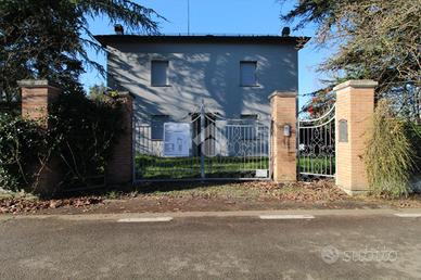 VILLA SINGOLA A REGGIO NELL'EMILIA