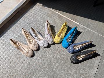 Stock di scarpe da uomo e donna