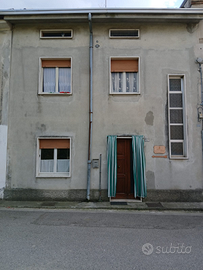 Casa con laboratorio annesso