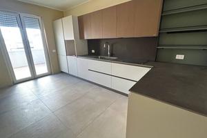 Appartamento di 100 m² con 3 locali e box auto a A