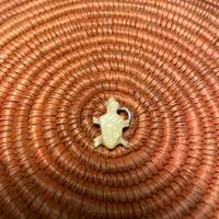 Ciondolo tartaruga in madreperla