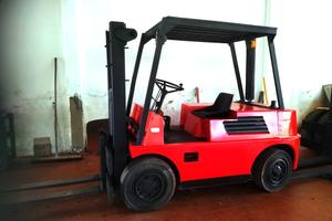 CARRELLO ELEVATORE MULETTO DIESEL MORA 35 QT