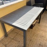 Tavolo e sedie in alluminio 