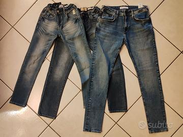 Pantaloni jeans vari