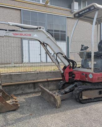 Miniescavatore Takeuchi TB016, carro variabile