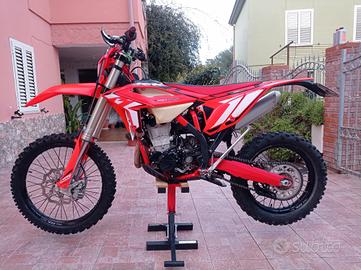 Moto enduro Beta 390RR 2024