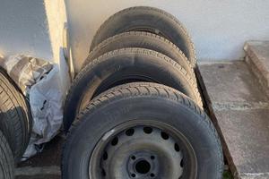 4 Cerchi in ferro 14” con gomme invernali