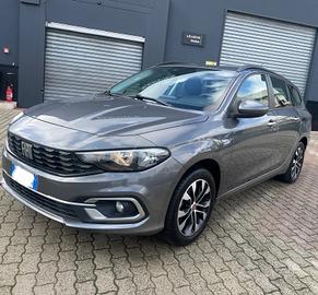 Fiat Tipo SW 2022-navigatore-retro camera-frenata 