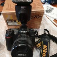 Nikon D70S completa di flash,due obbiettivi e bors