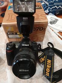 Nikon D70S completa di flash,due obbiettivi e bors