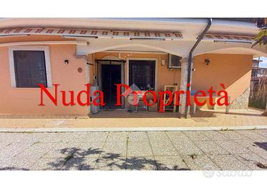 VILLA A SCHIERA A ARDEA