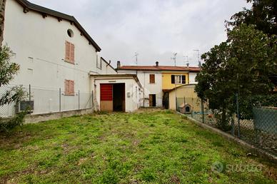 CASA DI CORTE A SAN MAURO PASCOLI