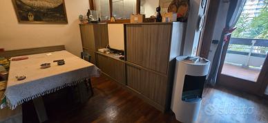 soggiorno completo di credenza, tavolo e panca