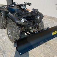 Yamaha Grizzly 700 con pala da neve
