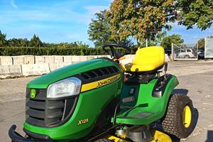 Trattorino tagliaerba John Deere X 125 Usato