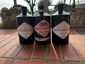 Bottiglie vuote di alcolici da decorare