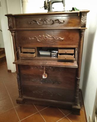 Secretaire - credenza in noce con ribalta