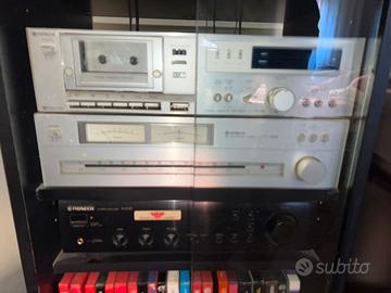 Impianto stereo con mangiacasette e giradischi