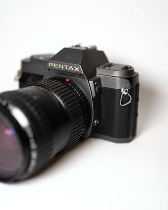 Pentax P30T + obiettivo zoom 28-80mm