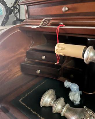 Scrittoio fatto in legno