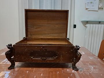 Cassetta antica i  legno