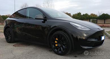 Tesla Model Y 2023 - Cerchi da 20" con accessori