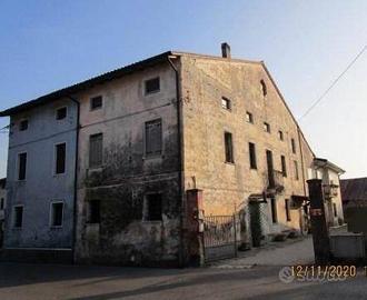 Immobile in asta di 553 m² con 4 locali a Colceres