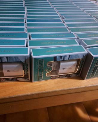 📦 STOCK 83 carica batterie da mura 20W (nuovi)