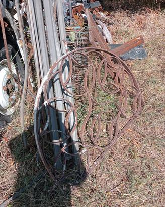 grata sopra porta inferriata