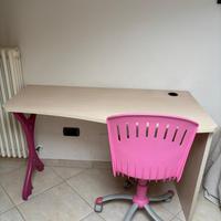 Scrivania, sedia, cubo ‘Moretti Compact’