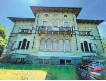 Immobile in asta di 393 m² con più di 5 locali e b