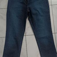 Jeans pinocchietto con strass