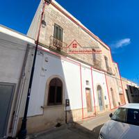 Palazzo a Melissano con giardino