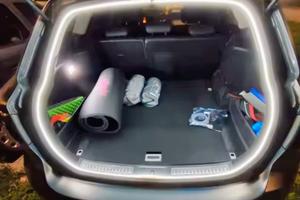 Striscia LED Bagagliaio Auto – Luce Universale 12V