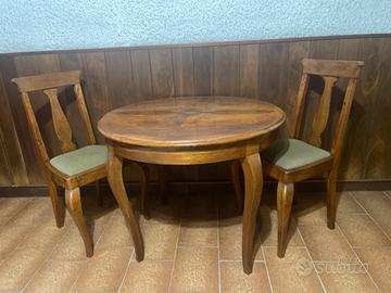 Tavolo rotondo con coppia sedie