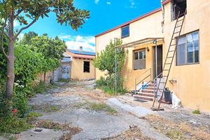 Centro storico-Casa indipendente con ampio cortile