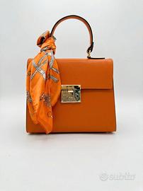Borsa a mano in pelle arancione con foulard - Eleg